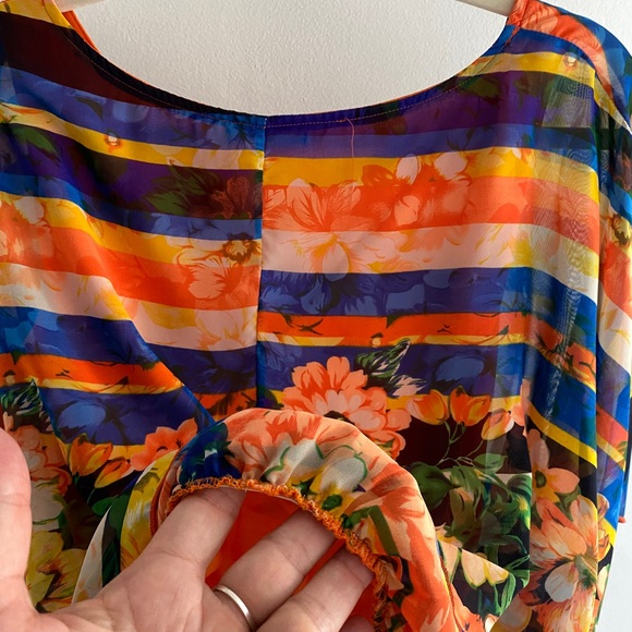 West Kei multicolored blouse, size small, great condition. Lining. - Picture 7 of 12